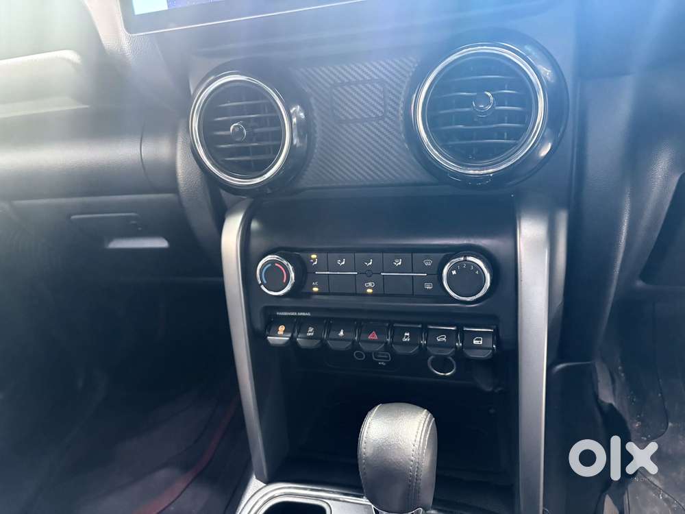 Mahindra Thar Lx 4-str Convertible At, 2023, Petrol