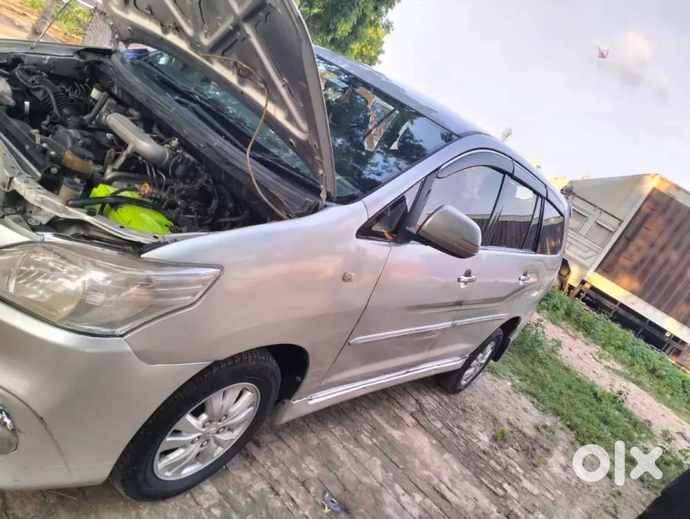 Toyota Innova Diesel 2.5 2011 Model