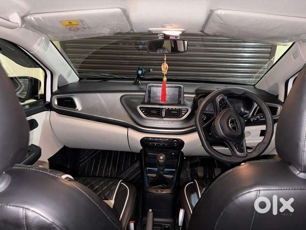 Tata Altroz Petrol 2025