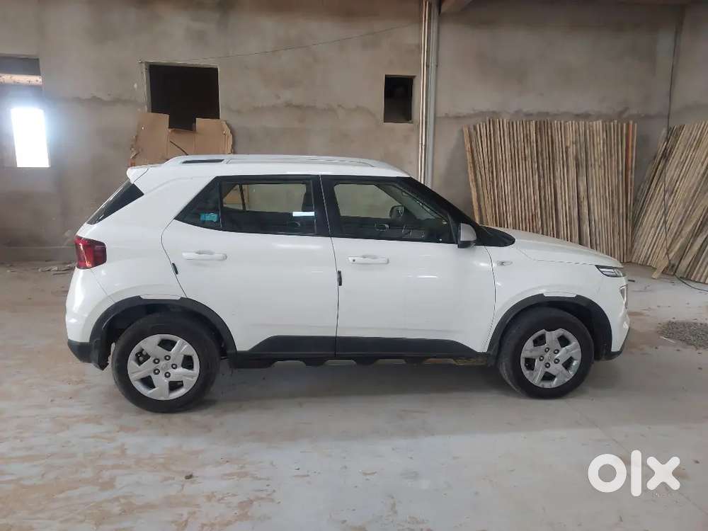 Hyundai Venue 2020 Last, New Tyre, New Insurence Diesel Manual