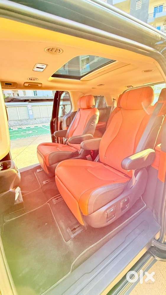 Kia Carnival Limousine +