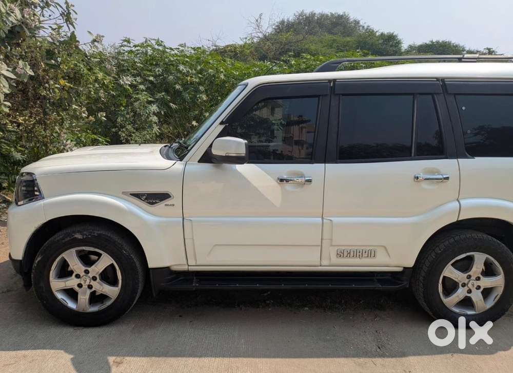 Mahindra Scorpio S11