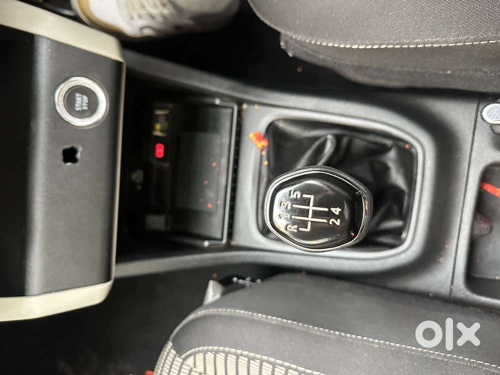 Renault Triber Rxz, 2025, Petrol