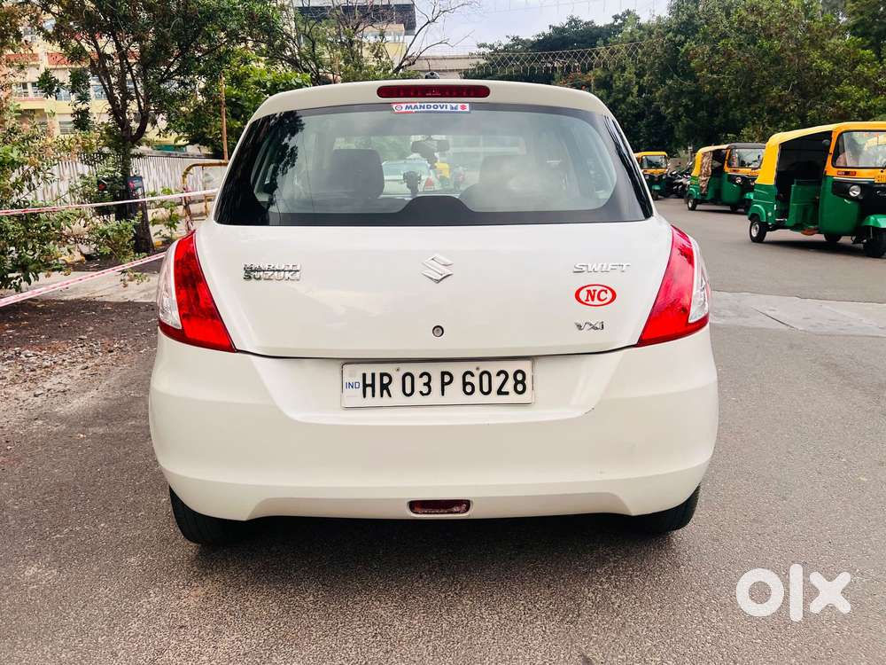 Maruti Suzuki Swift Vxi 1.2 Abs Bs-iv, 2013, Petrol