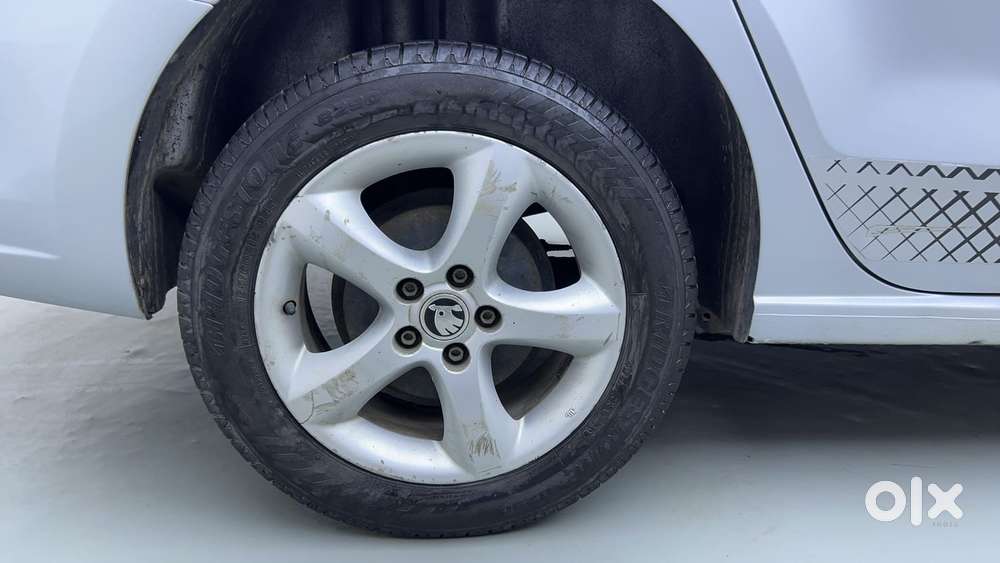 Skoda Rapid 2013-2016 1.6 Mpi Ambition With Alloy Wheel, 2015, Petro..