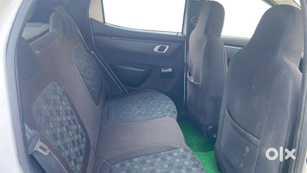Renault Kwid 1.0 Rxt (o), 2018, Petrol