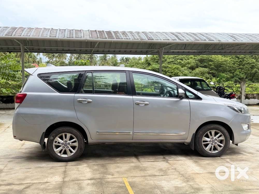 Toyota Crysta 2.8 G Automatic
