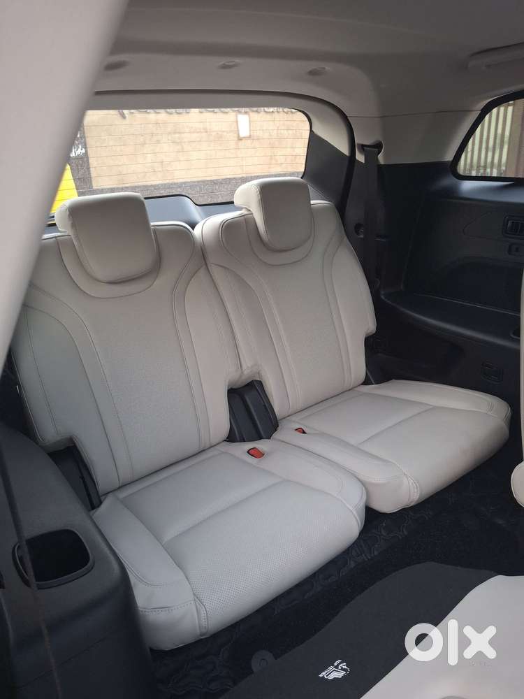 Mahindra Xuv700 2.0 Ax 7 Petrol At Str, 2024, Petrol