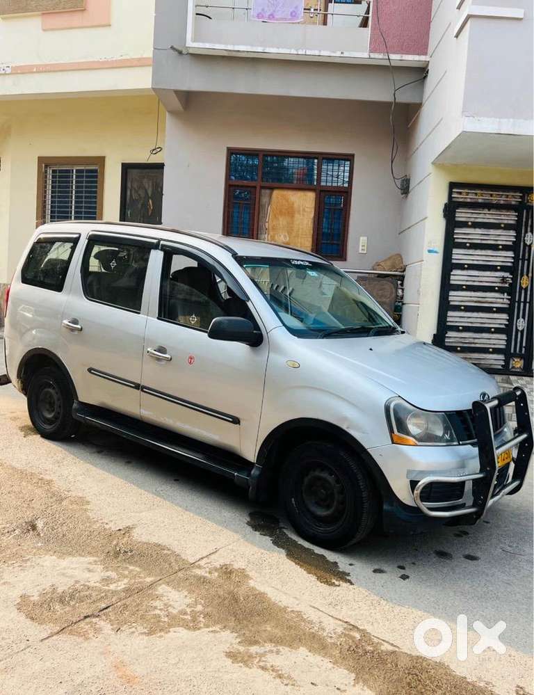 Selling Mahindra Xylo