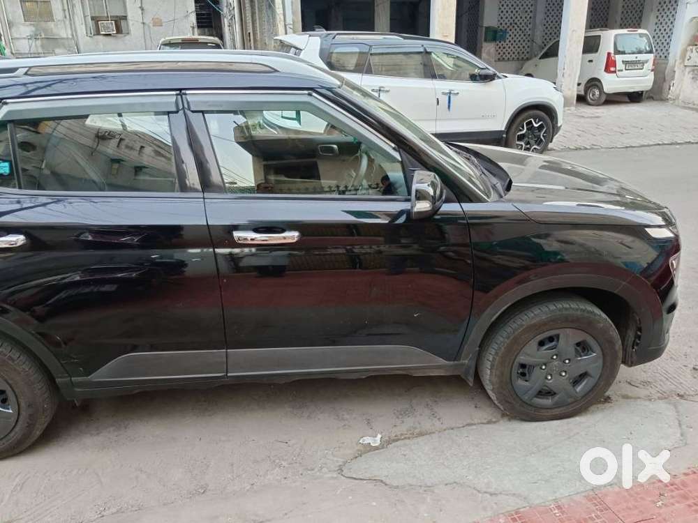 Hyundai Venue Sx Mt, 2023, Petrol