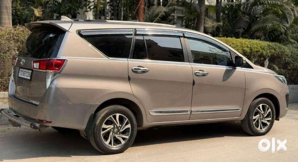 Innova Crysta G 2022 Diesel  8 Seater  Manual  Single Owner