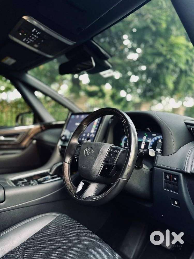 Toyota Vellfire Vip – Executive Lounge, 2025, Petrol