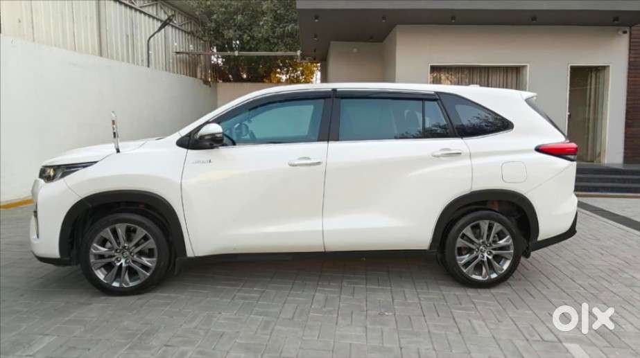 Toyota Innova Hycross 2.0 Zx (o) Hybrid 7 Str, 2024, Petrol