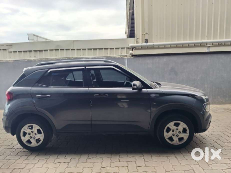 Hyundai Venue 1.2 S Plus, 2022, Petrol