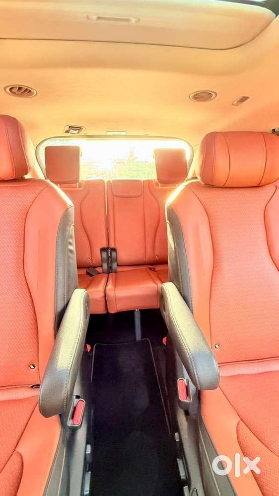 Kia Carnival Limousine +