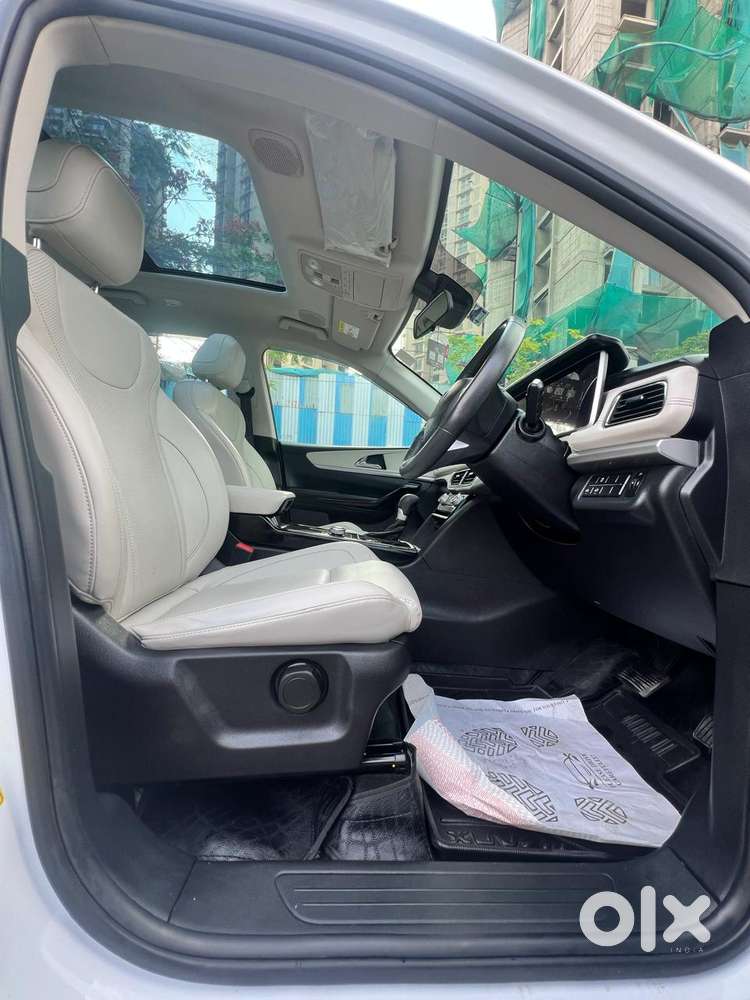 Mahindra Xuv700 2.2 Ax 7 Diesel At Str, 2025, Diesel