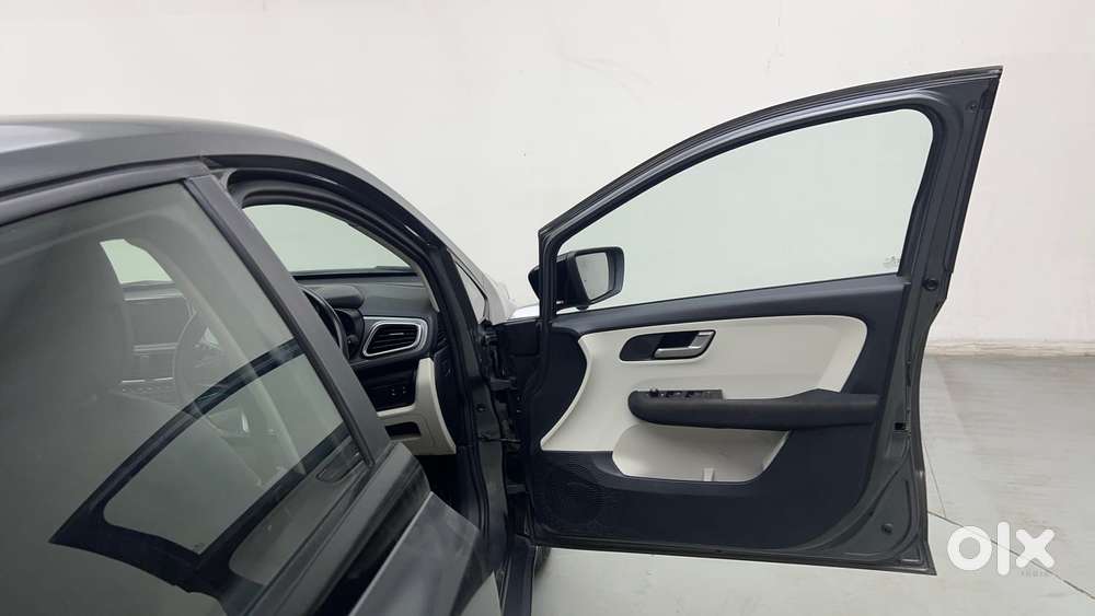 Tata Altroz Xz Plus (s), 2024, Petrol