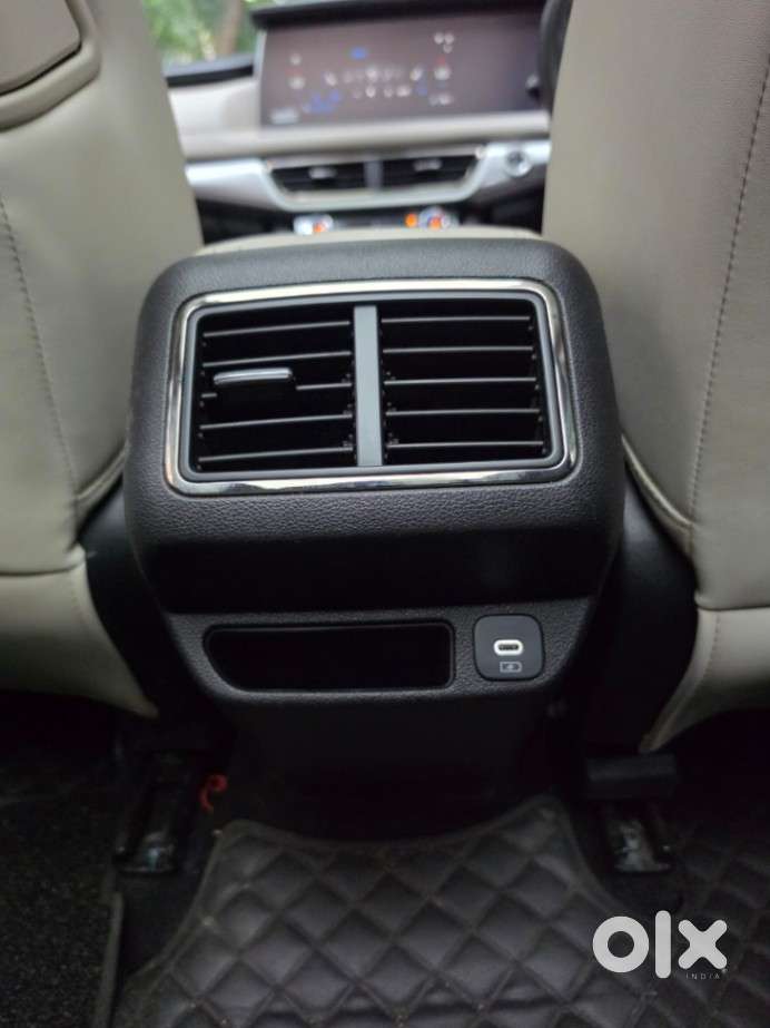 Mahindra Xuv700 2.0 Ax 7 Petrol At Luxury Pack Str, 2024, Petrol