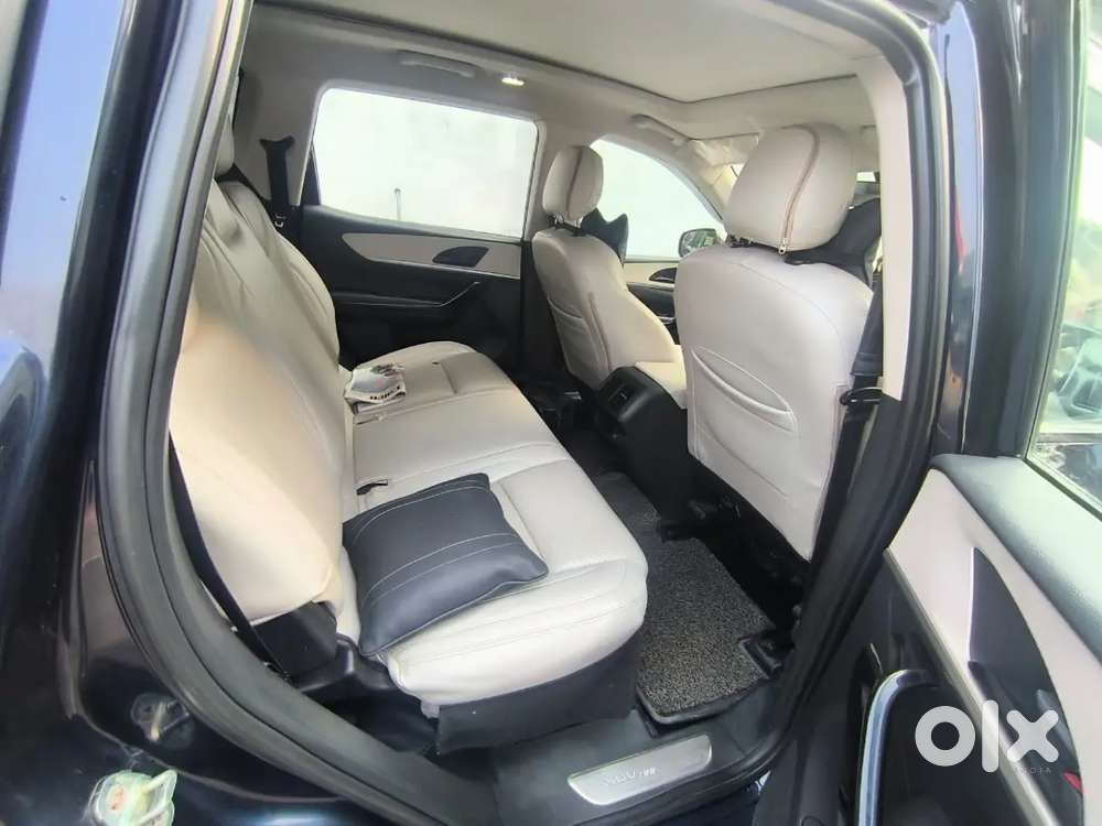 Mahindra Xuv700 2022 Petrol 95000 Km Driven