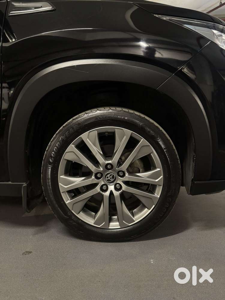 Toyota Innova Hycross