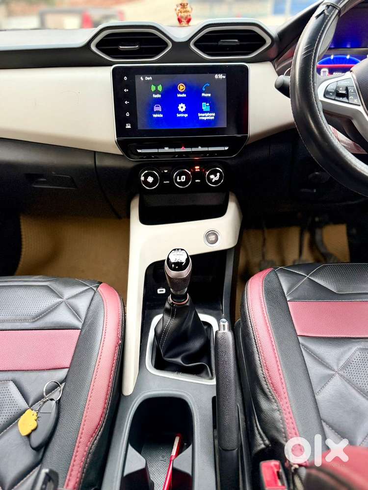 Nissan Magnite 1.0 Xv Premium, 2023, Petrol