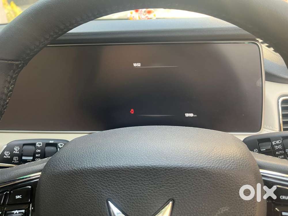 Mahindra Xuv700 2.2 Ax 7 Diesel Mt Str, 2025, Diesel