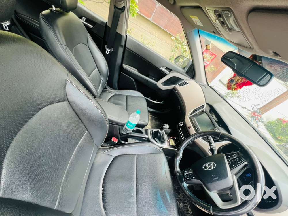 Hyundai Creta Black Top Model + Sunroof