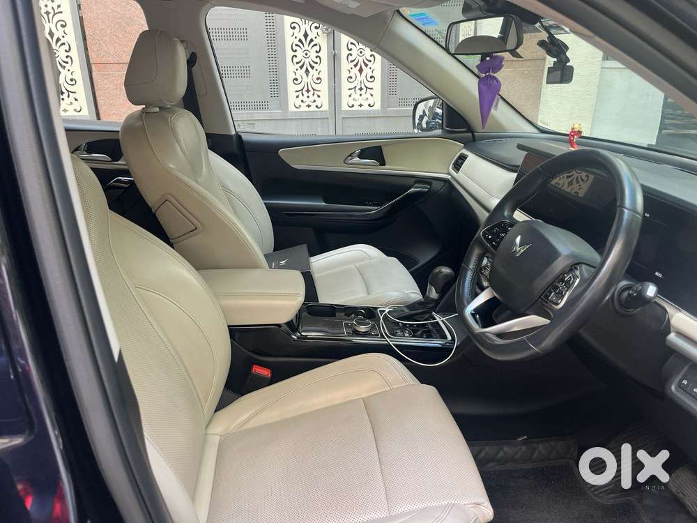 Mahindra Xuv700 2.2 Ax 7 Diesel At Luxury Pack Str Awd, 2024, Diesel