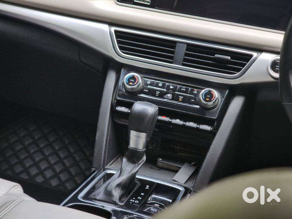 Mahindra Xuv700 2.2 Ax 7 Diesel At Str, 2023, Diesel