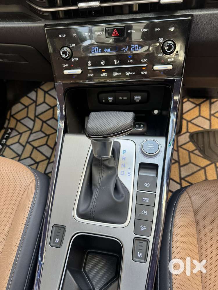 Hyundai Alcazar Signature (o) 6 Str 1.5 Petrol Dct, 2025, Petrol