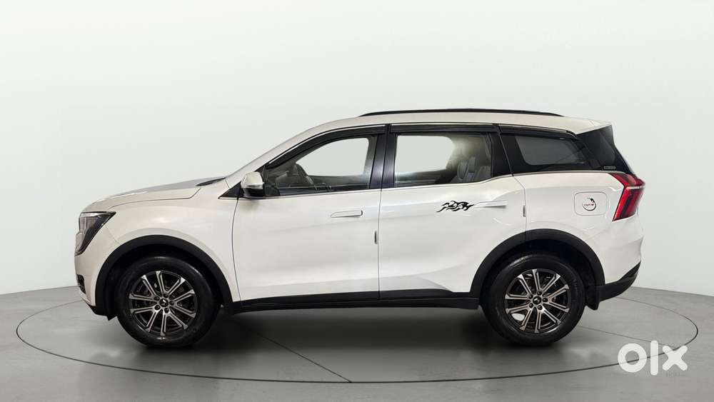 Mahindra Xuv700 2.0 Ax 7 Petrol Mt Str, 2025, Petrol