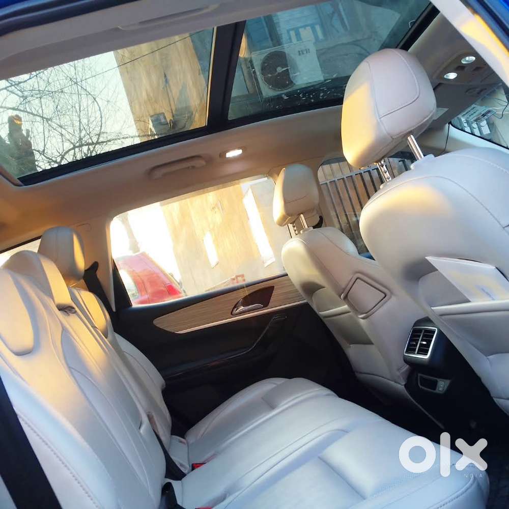 Mahindra Xuv700 2.0 Ax 7 Petrol At Luxury Pack Str, 2024, Petrol