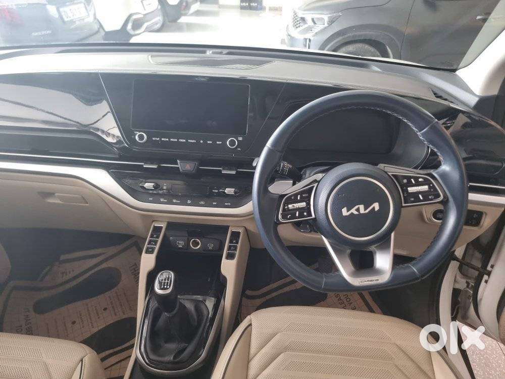 Kia Carens, 2023, Petrol