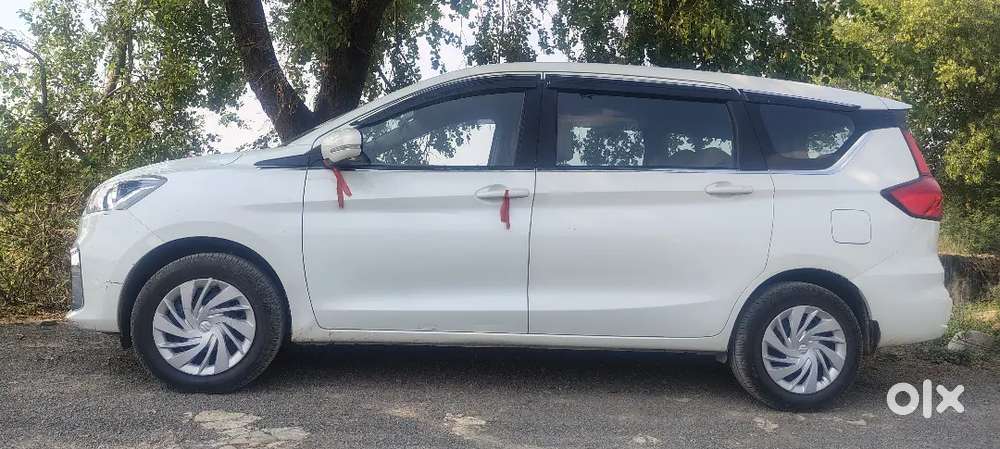 एर्टिगा कार किराए में लगाना है मासिक किराया 35000