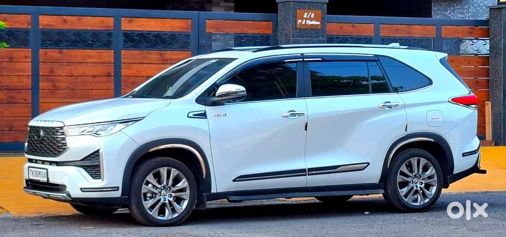 Toyota Innova Hycross 2.0 Zx Hybrid 7 Str, 2025, Petrol
