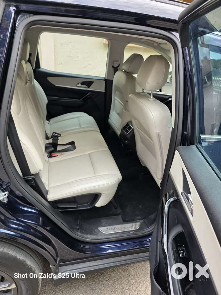 Mahindra Xuv700 2.0 Ax 7 Petrol Mt Str, 2025, Petrol