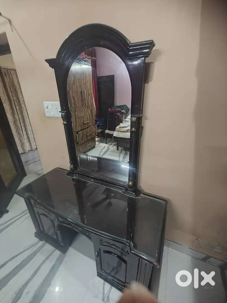 Dressing table
