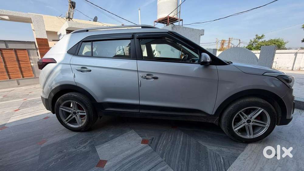 2nd Top Model With Full Features Loaded Without Any Issue .car Is Clen