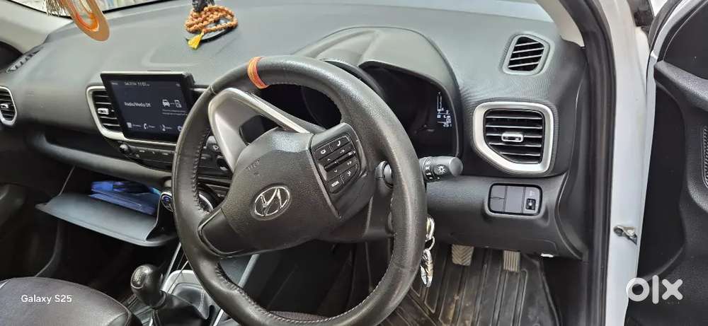 Hyundai Venue 2022 Petrol 26000 Km Driven