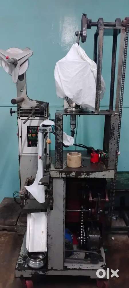 Pouch packing machine
