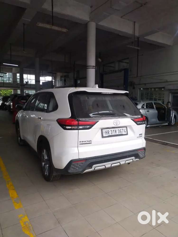 Toyota Innova Hycross 2.0 Zx Hybrid 7 Str 2024