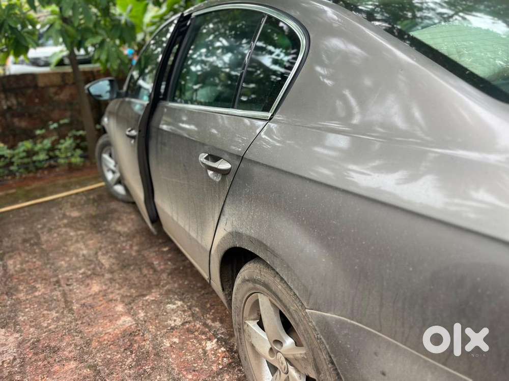 Volkswagen Passat 2011 Diesel 130000 Km Driven