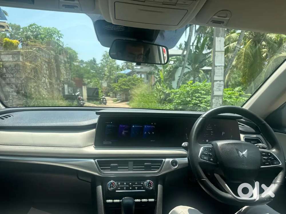 Mahindra Xuv700 2022 Petrol 31300 Km Driven