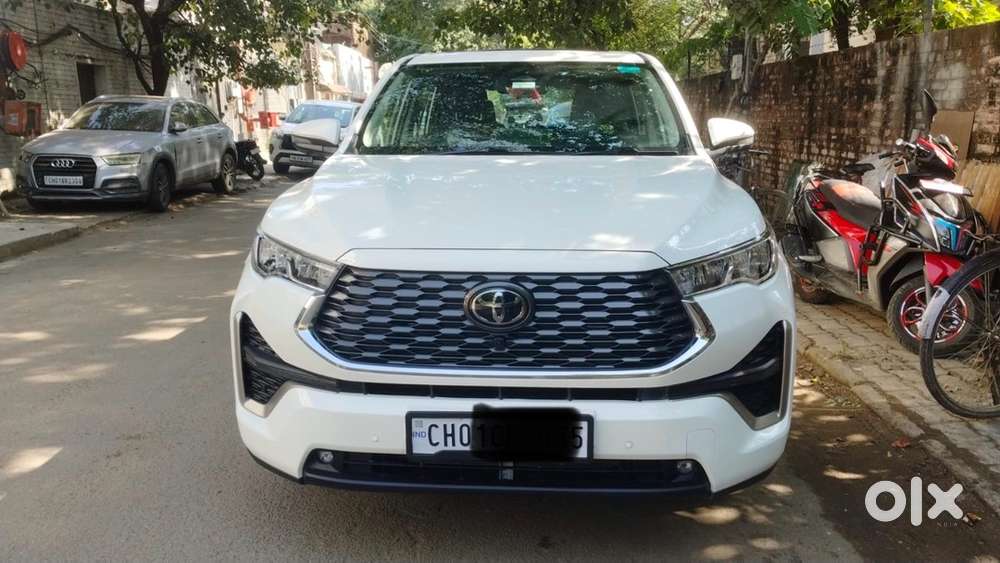 Toyota Innova Hycross 2023