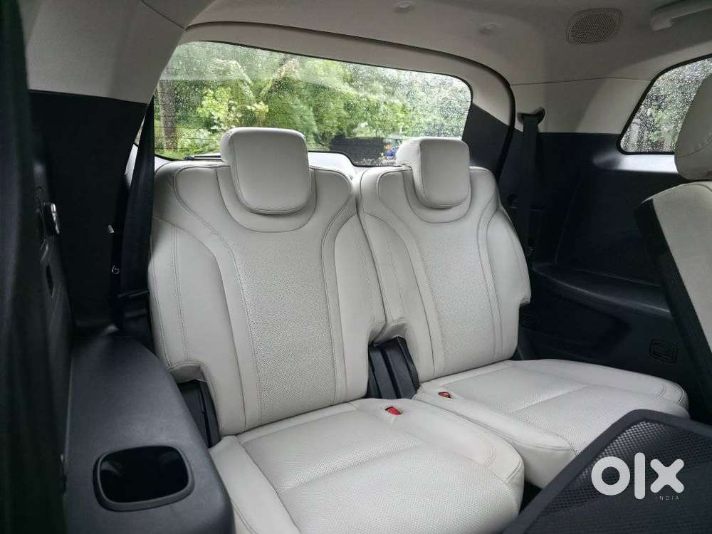 Mahindra Xuv700 2.2 Ax 7 Diesel At Luxury Pack Str Awd, 2022, Diesel