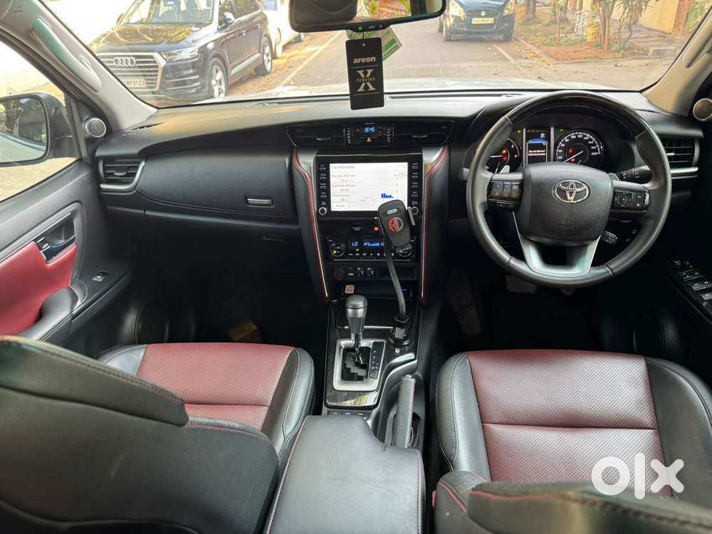 Toyota Fortuner Legender
