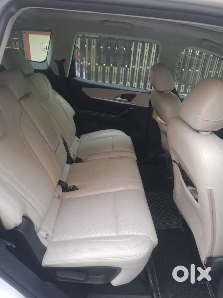 Mahindra Xuv700 Ax7 2025