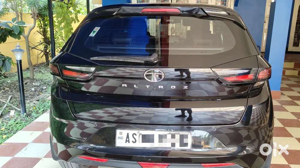 Tata Altroz Dark Edition