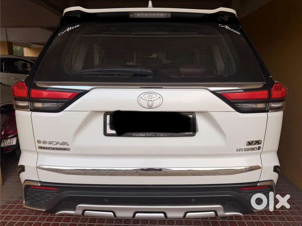 Toyota Innova Hycross 2023 Petrol Well Maintained