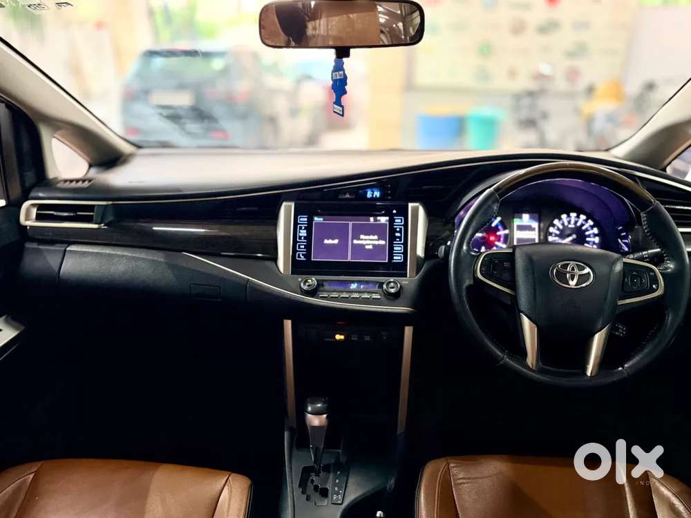 Toyota Innova Crysta 2.8 Zx At 7 Seater, 2016, Diesel